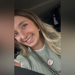 Meet your Posher, Dakota